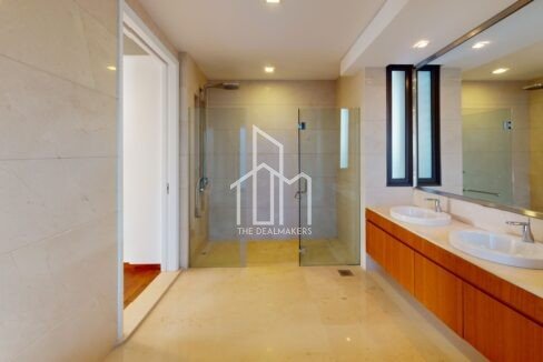 166-Ocean-Dr-Bathroom