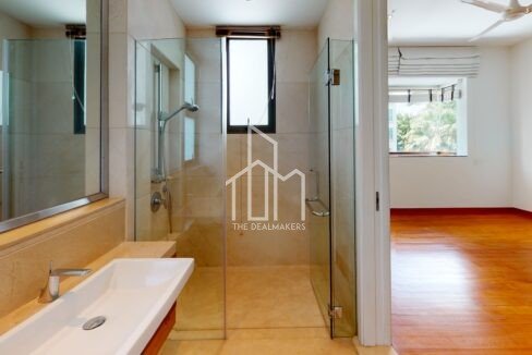 168-Ocean-Dr-Bathroom (4)