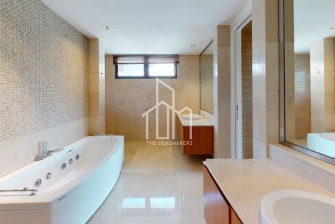 168-Ocean-Dr-Bathroom