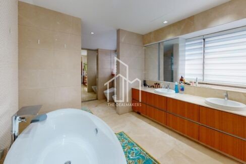 77-Ocean-Drive-Bathroom(1)