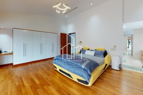 77-Ocean-Drive-Bedroom(2)